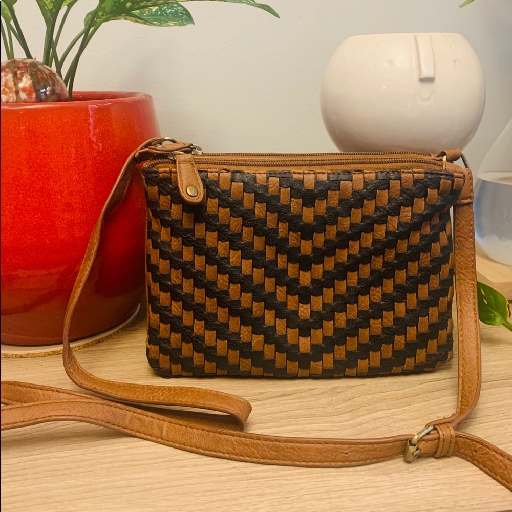 GH Bass dual-pocket crossbody